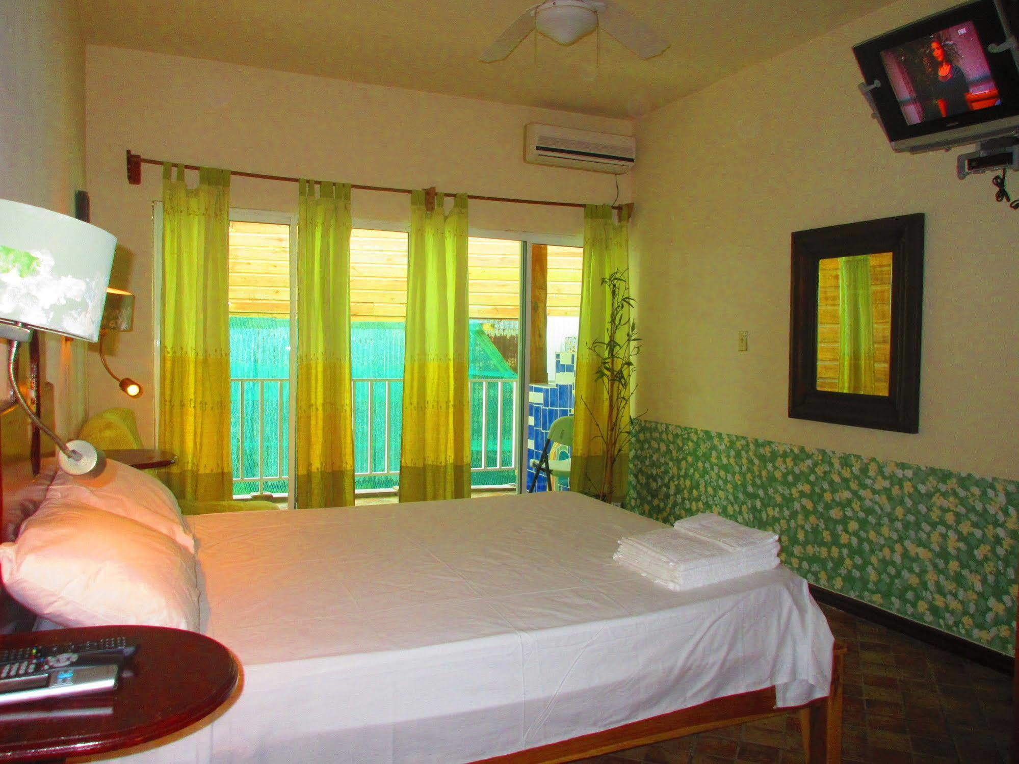 Los Balcones Over The Sea Hotel Bocas del Toro Εξωτερικό φωτογραφία