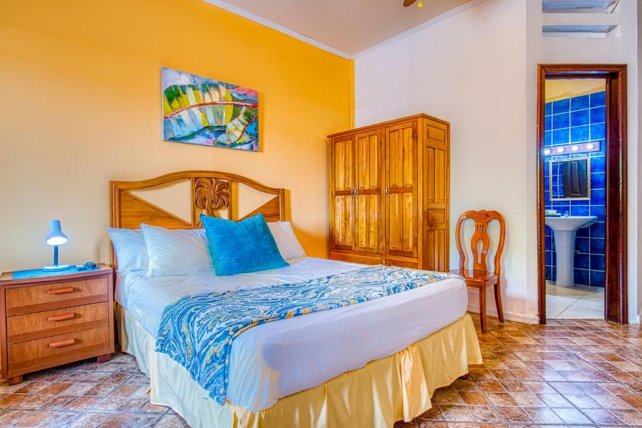 Los Balcones Over The Sea Hotel Bocas del Toro Εξωτερικό φωτογραφία